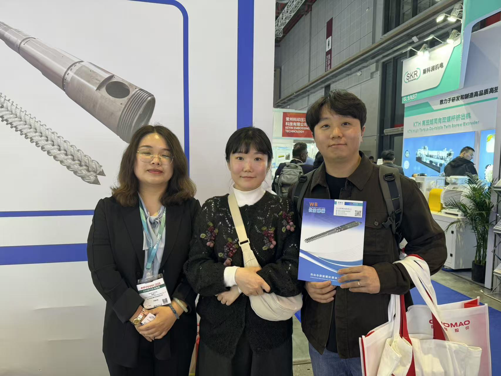 Napakaganda ng hitsura ng Microwave screw machinery sa Chinaplas 2026, na may teknolohiyang WB microwave screw na nangunguna sa pagbabago sa industriya.